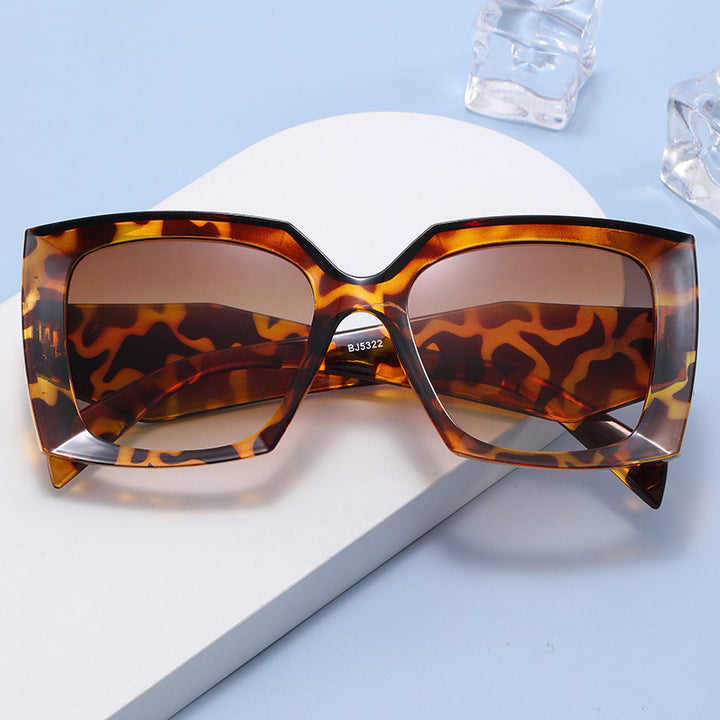 Women's Extravagant Oversized Sunglasses in Modern Design Stornfield