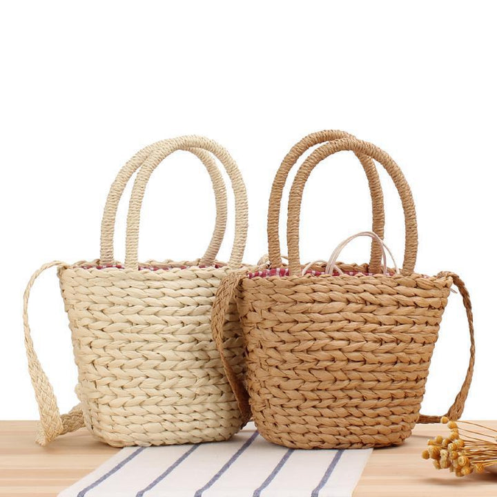Shoulder bag made of braided natural material Stornfield