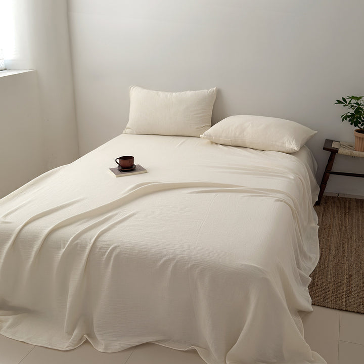 Bedding set made of cotton gauze with throw and pillow covers