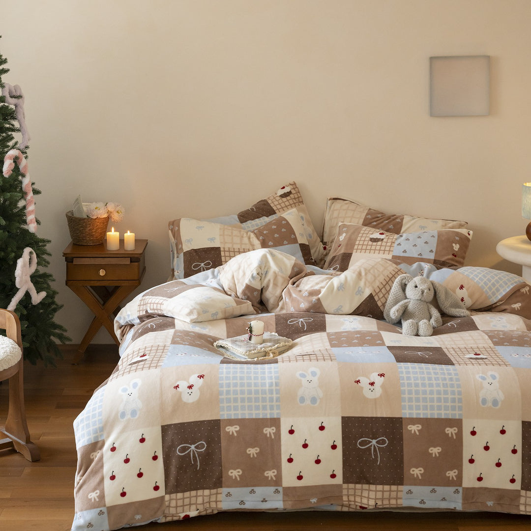 Children's bedding set made of cozy flannel with checked animal faces print and zipper