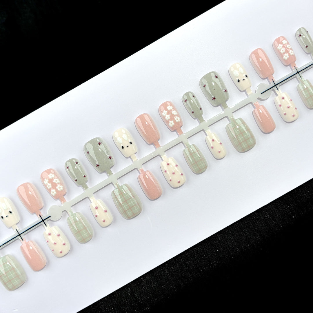 Themed Press-On Nail Art Set 1790745615