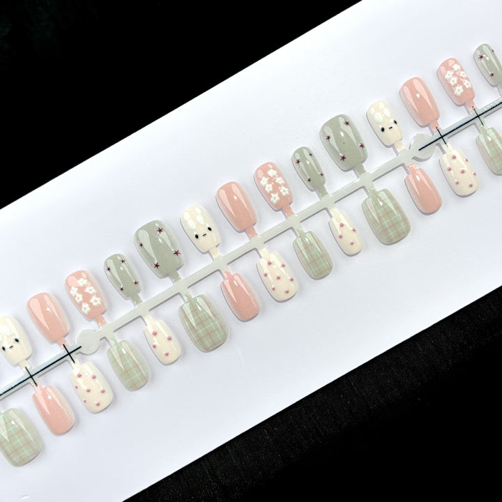 Themed Press-On Nail Art Set 1790745615