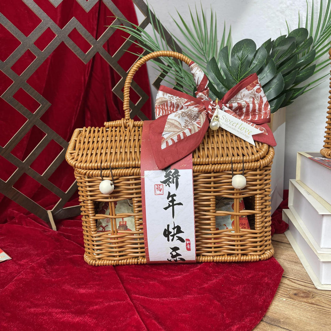 Women's stylish braided basket with rounded roof Stornfield