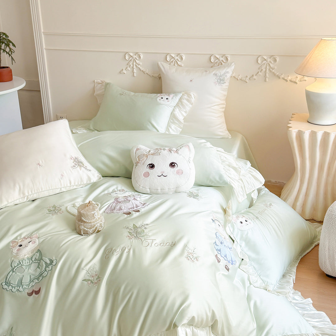 Satin bedding set with ruffles and cat embroidery
