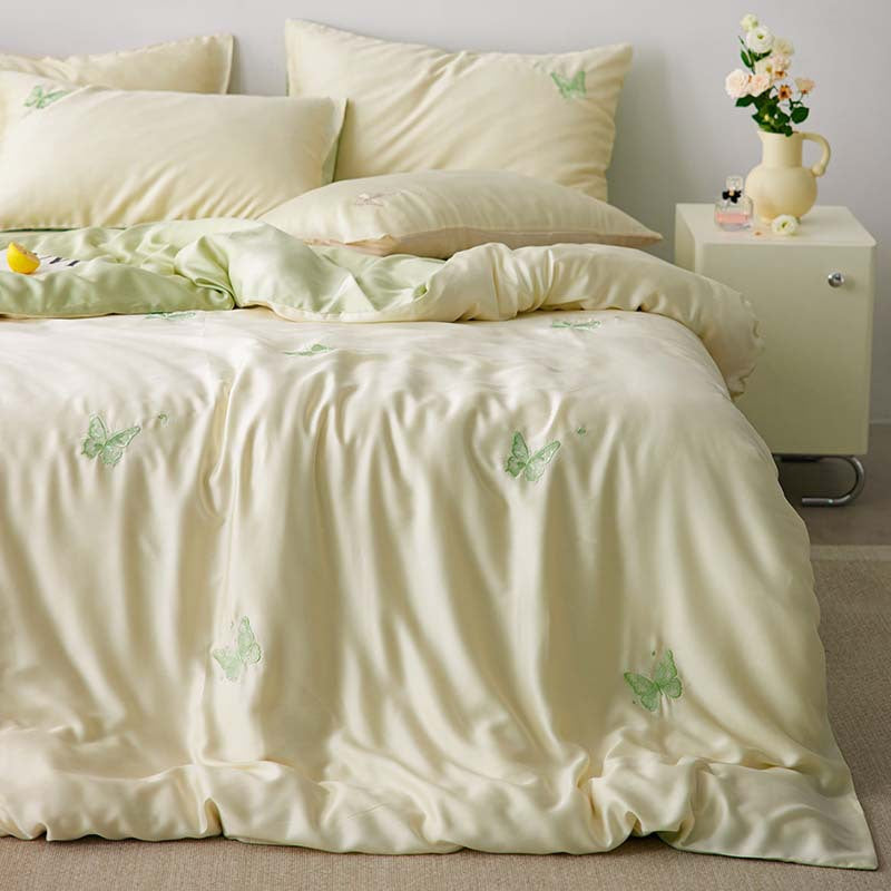 Reversible bedding set made of cotton percale with finely embroidered breakfast motifs
