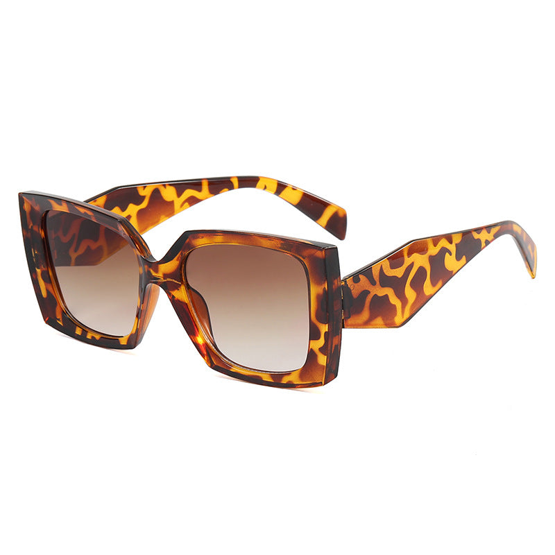 Women's Extravagant Oversized Sunglasses in Modern Design Stornfield