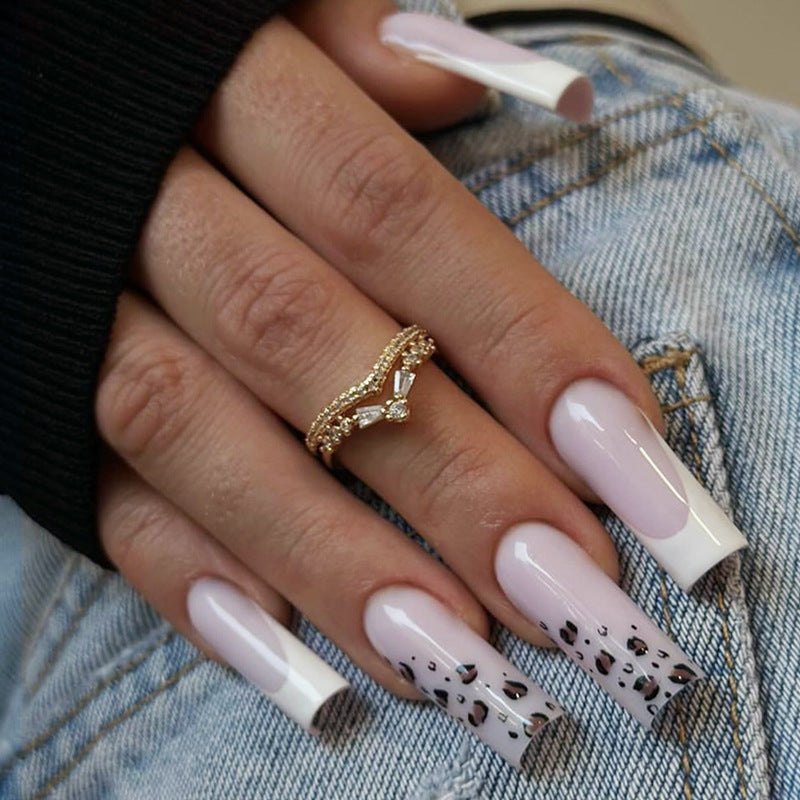 Artistic Press-On Nail Set with Stylish Animal Print Design Stornfield