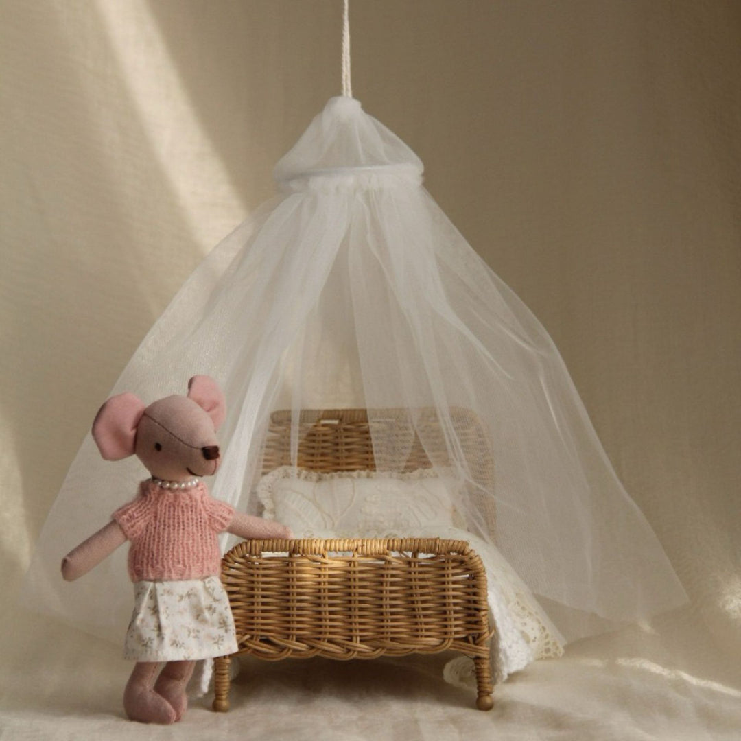 Layered Tulle Chapel-Length Bridal Veil with Gathered Comb