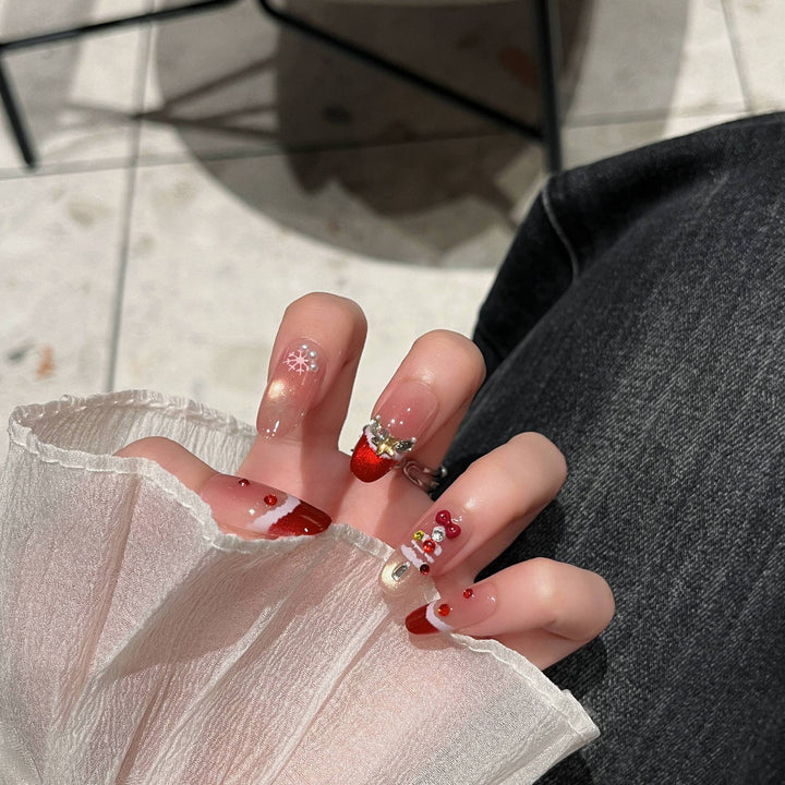 Festive Holiday-Themed Press-On Nail Art Stornfield