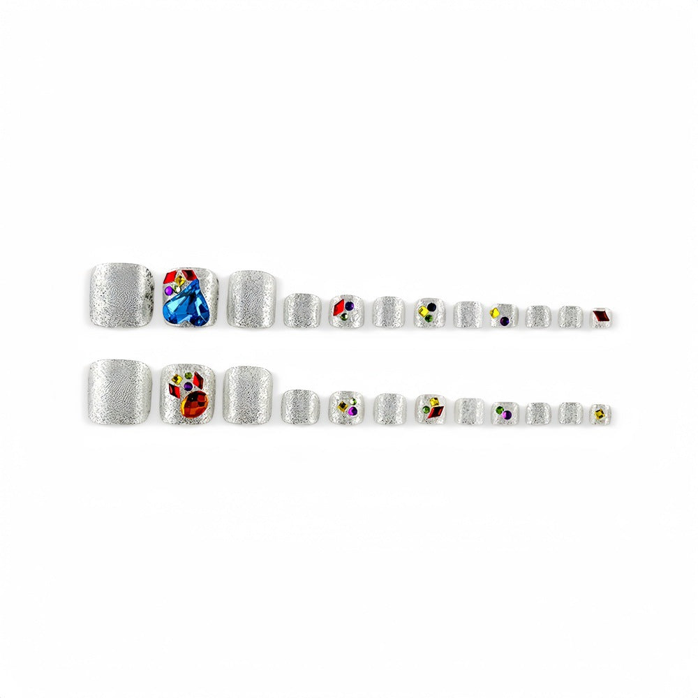 Nail art with glamorous 3D jewelry accents Stornfield