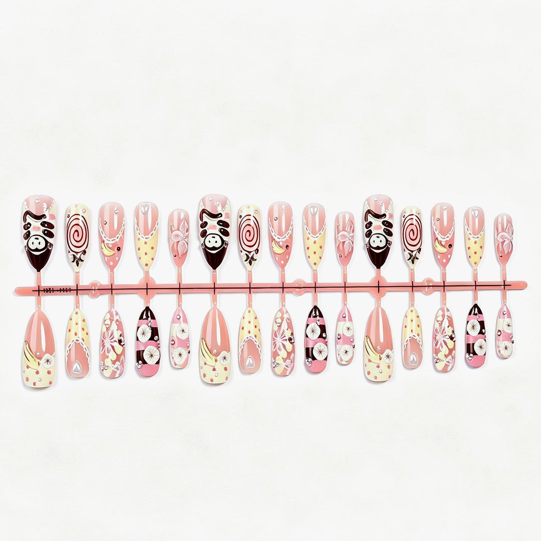 Playful artificial nails in sweet design Stornfield