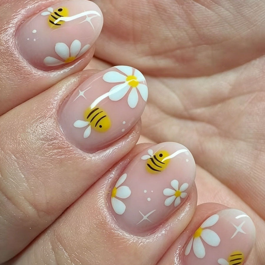 Artificial nail set with playful bee and flower design Stornfield
