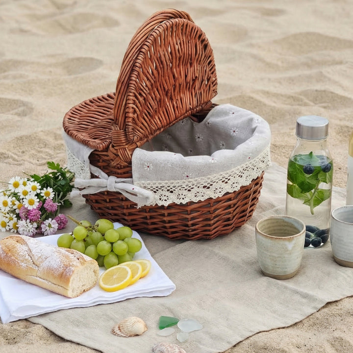 Women’s picnic basket with romantic checkered pattern and removable lining Stornfield
