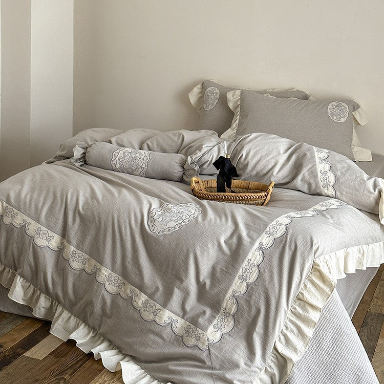 Children's bedding set with three-dimensional bunny applique, ruffle and linen look