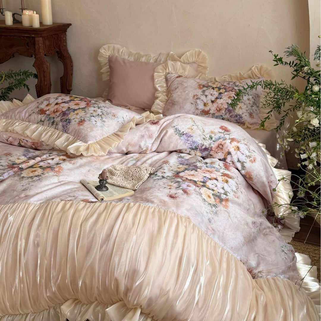 Bedding set with romantic floral pattern and gathered satin frill