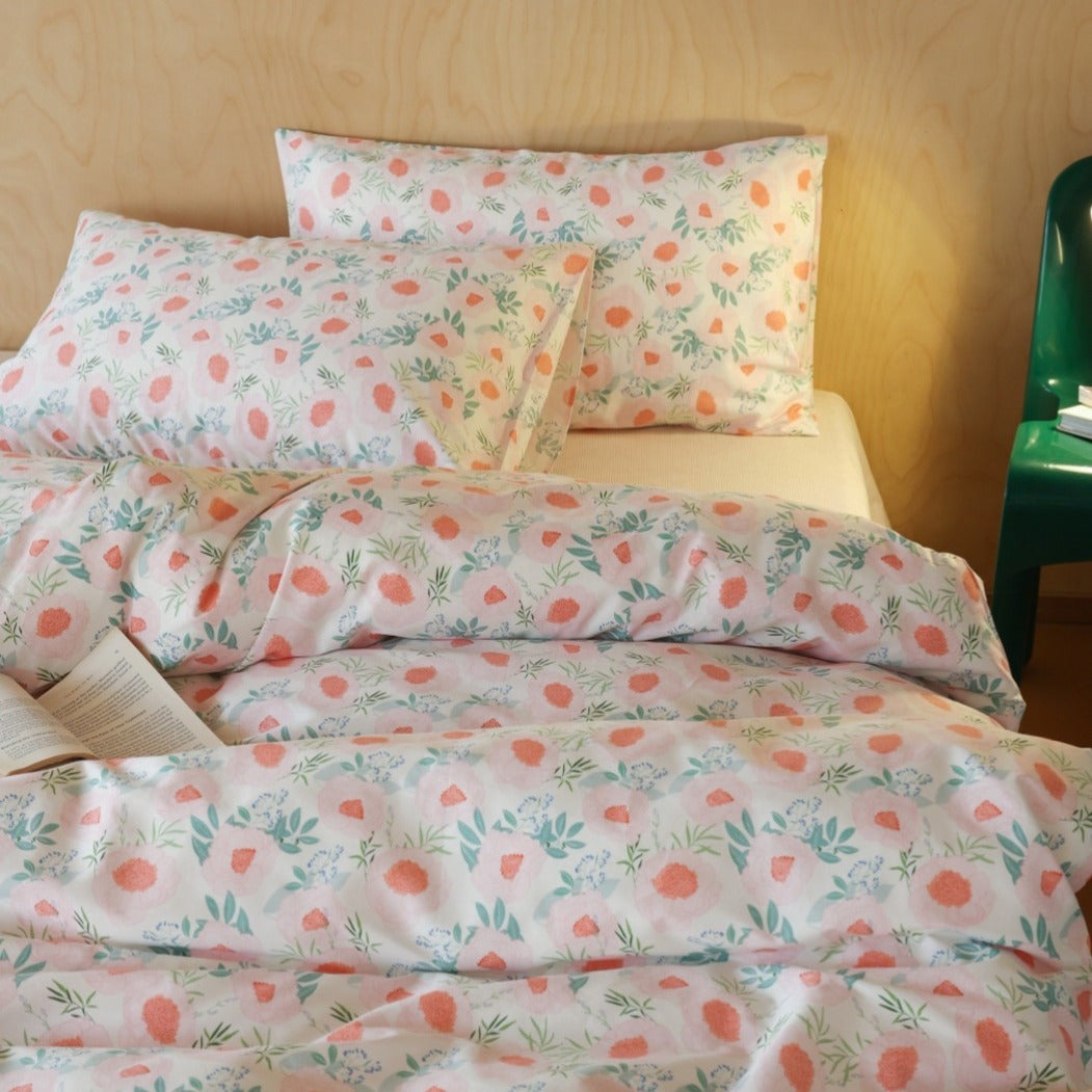 Cotton satin bedding set with fine check pattern and floral motifs