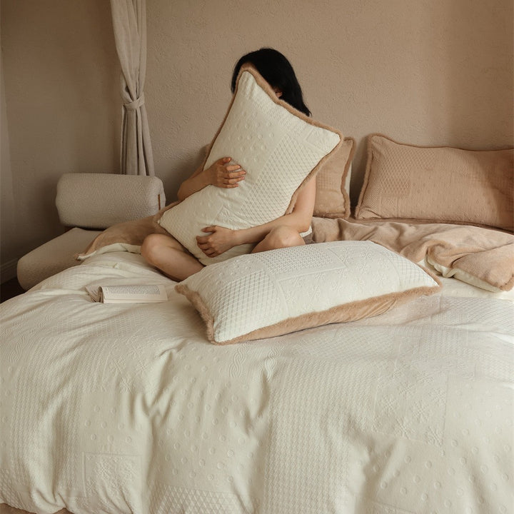 Reversible cotton jacquard bedding set with quilted texture and pillowcases