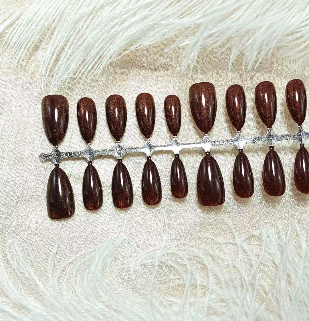 Artificial nails with shimmering shine Stornfield