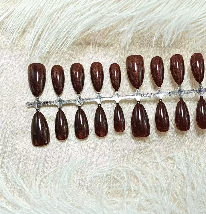 Artificial nails with shimmering shine Stornfield