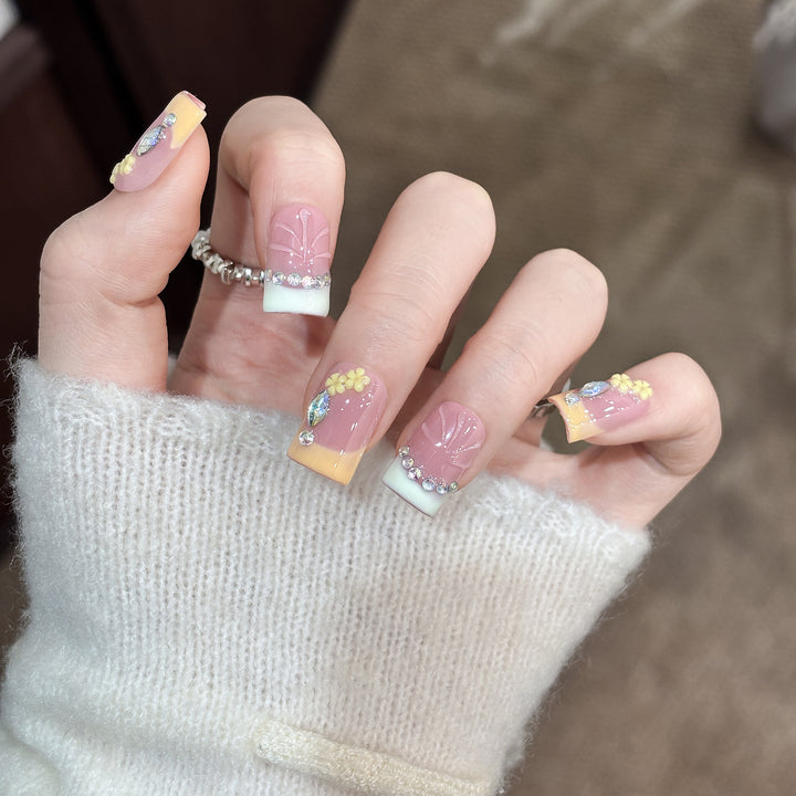 Decorative Floral Design Press-On Nails