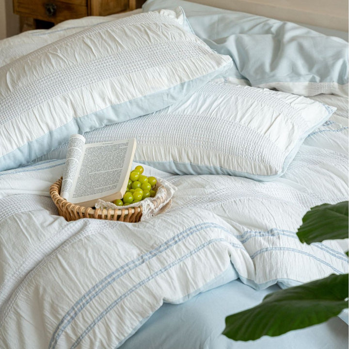 Quilted cotton bedding set with fine seersucker texture