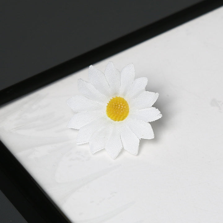 Elegant Fabric Daisy Flower Brooch for Decorative Wear