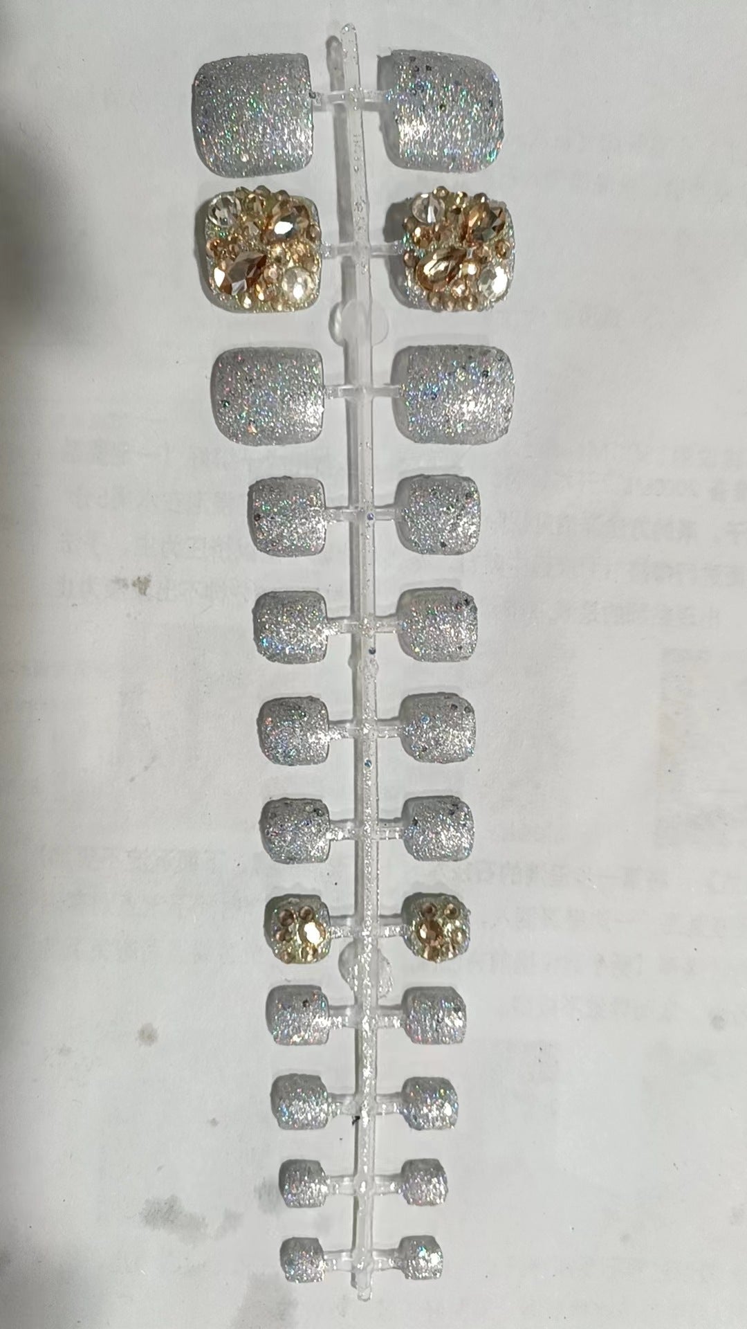 Glamorous Rhinestone-Decorated Press-On Nail Set Stornfield