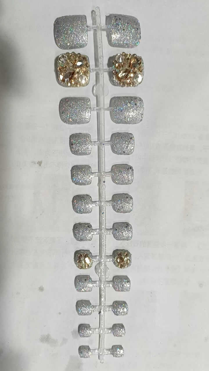 Glamorous Rhinestone-Decorated Press-On Nail Set Stornfield