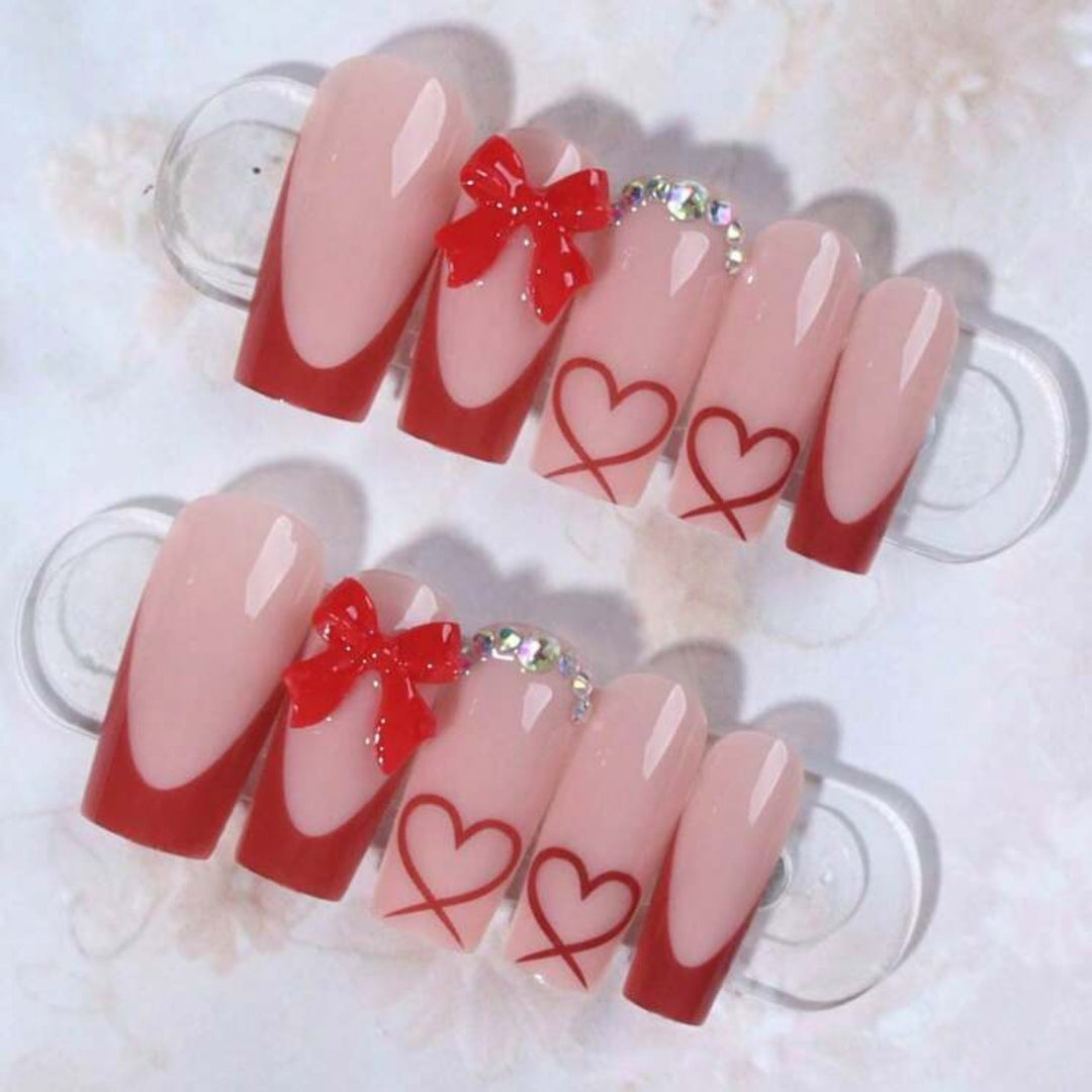Nail art with heart and bow motifs Stornfield