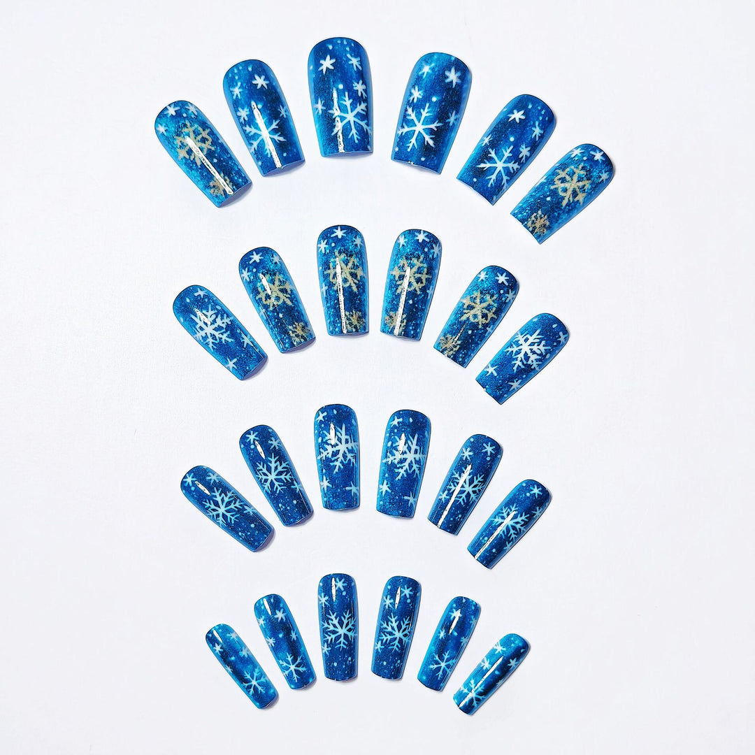 Artificial nails with shimmering winter design Stornfield