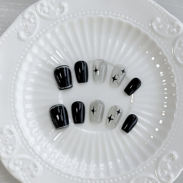 Glamorous Press-On Nail Set with Shimmering Metallic Accents