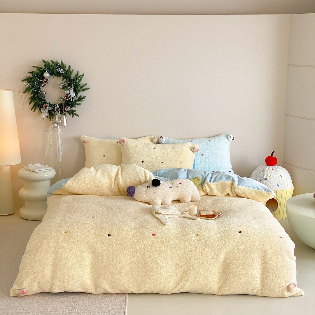 Reversible teddy fleece duvet cover set with embroidered mini hearts and 3D animal head pillow