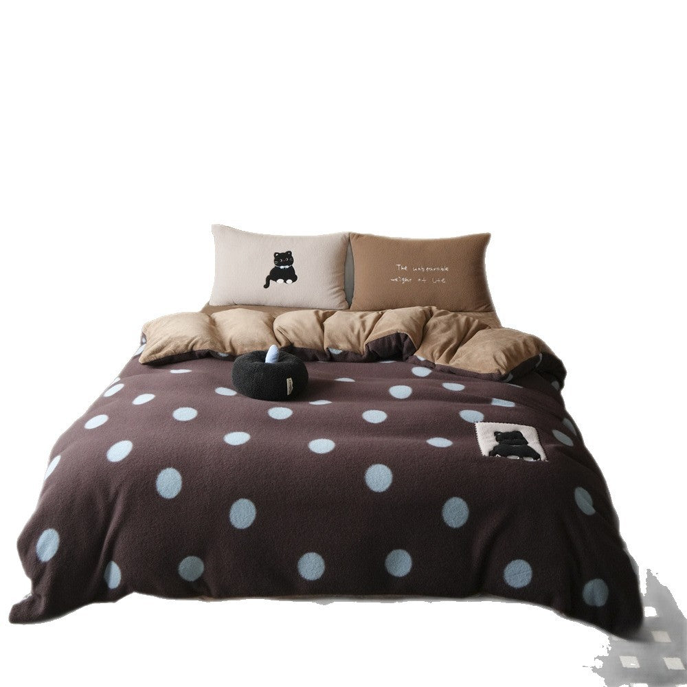 Fluffy reversible bedding set with polka dot design and plush applications