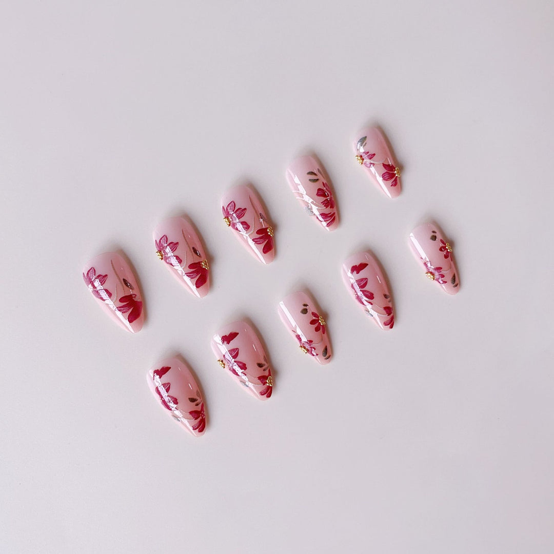 Artificial nail set with floral patterns and golden accents Stornfield