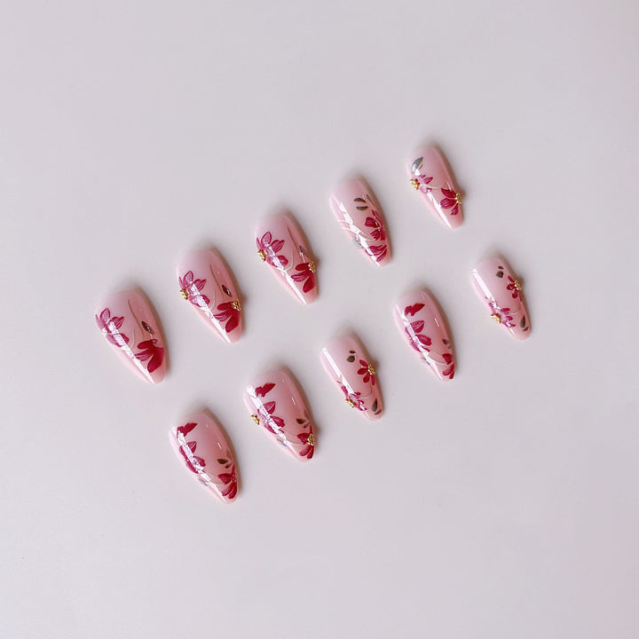 Artificial nail set with floral patterns and golden accents Stornfield