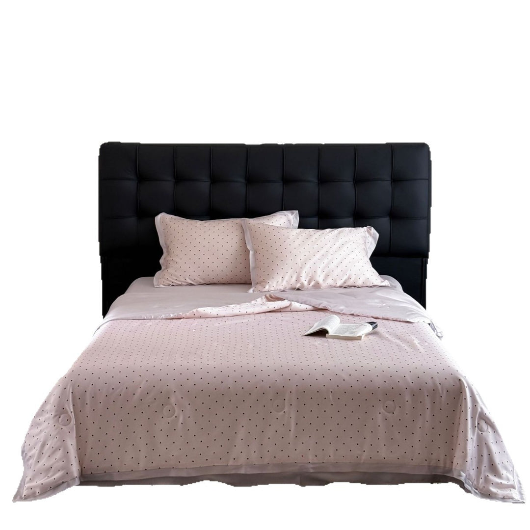 Fine cotton satin bedding set with heart allover and satin edge