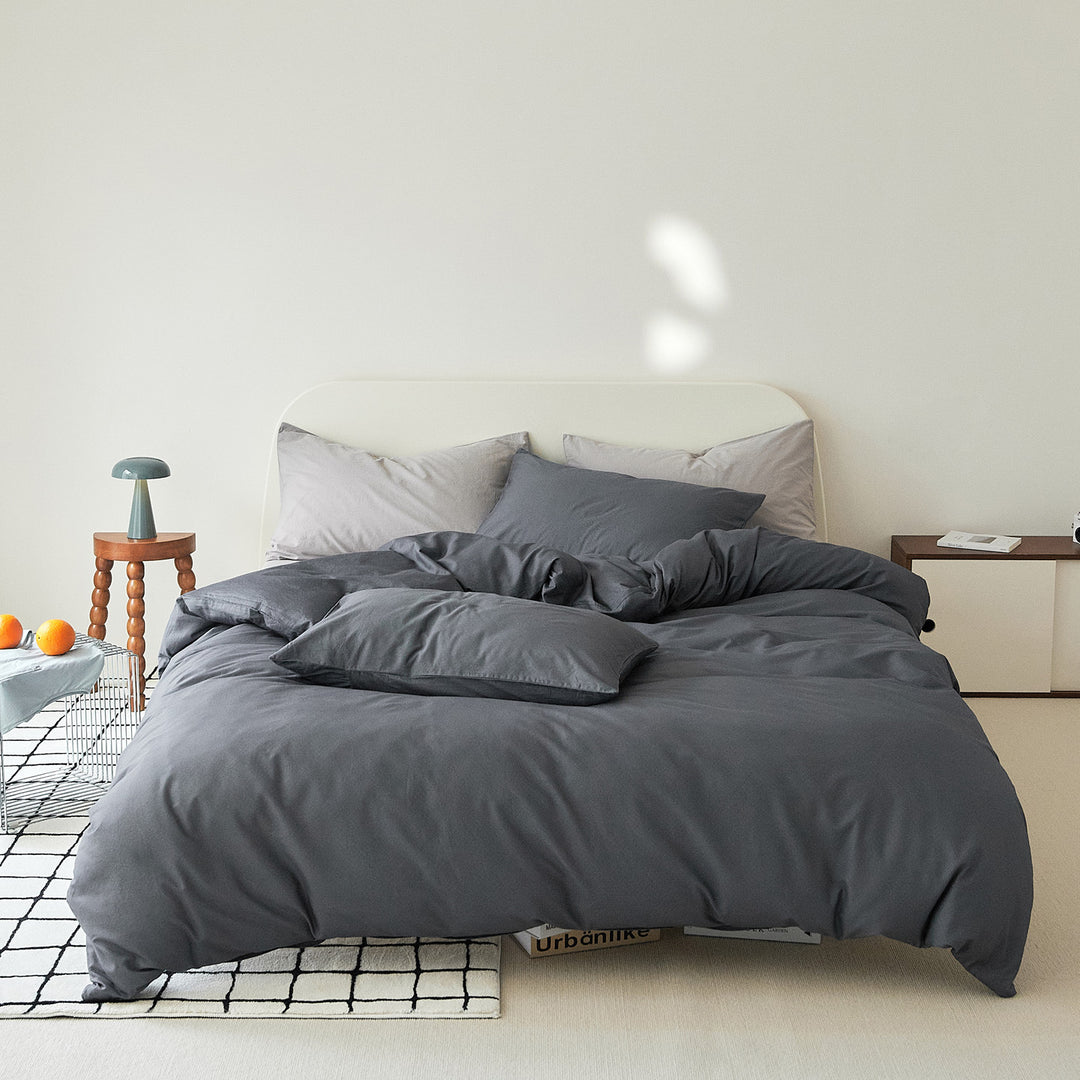 Bedding set made of cotton satin with large polka dot pattern