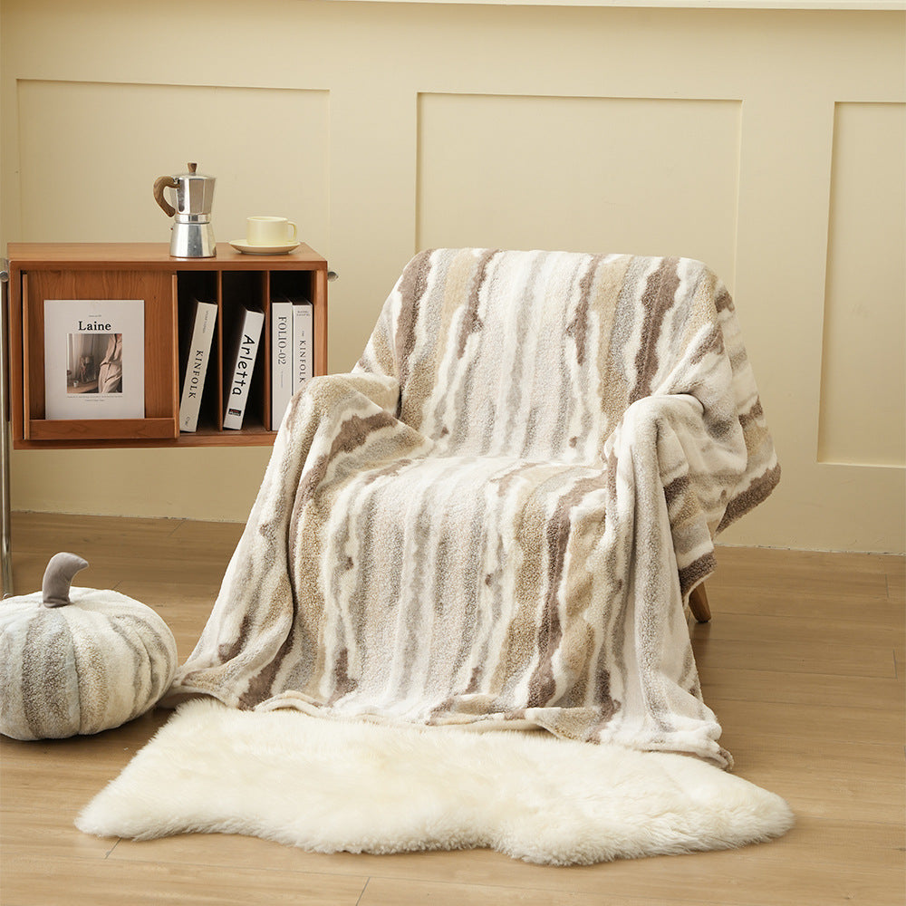 Rectangular high-pile bath mat with wavy stripe relief