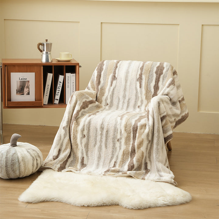 Rectangular high-pile bath mat with wavy stripe relief