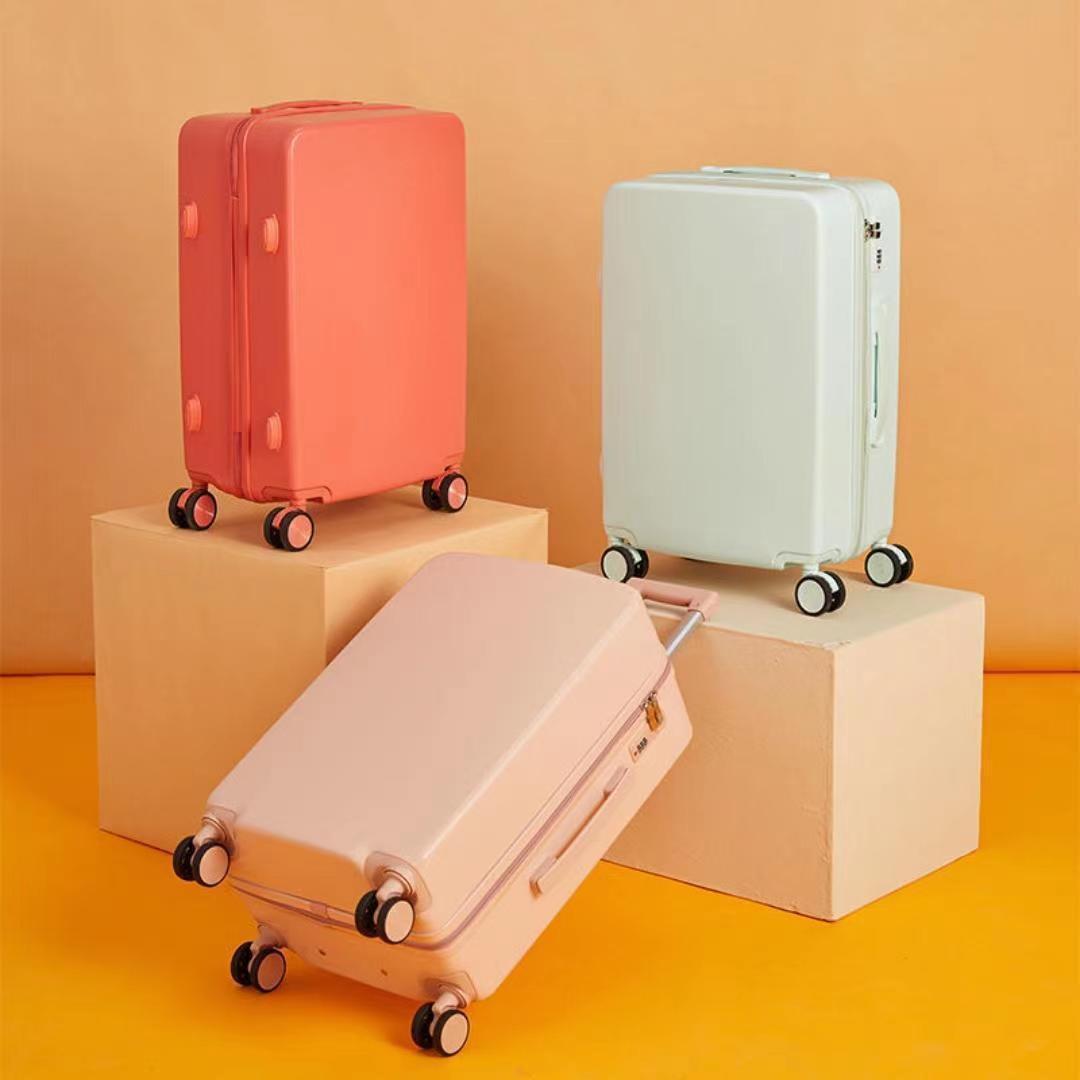 Women's Elegant Hard-Shell Travel Suitcase Stornfield