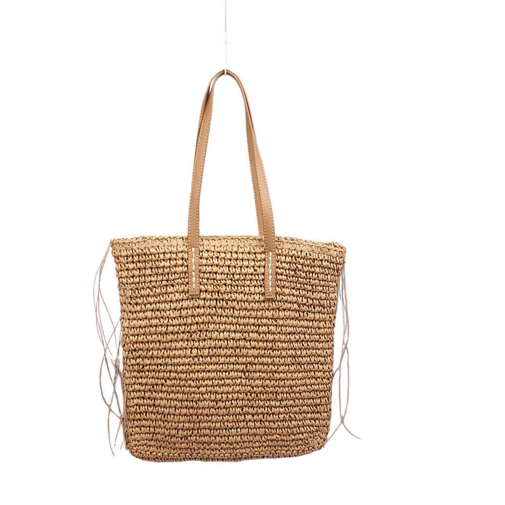 Handwoven beach bag made of natural materials with leather accents Stornfield