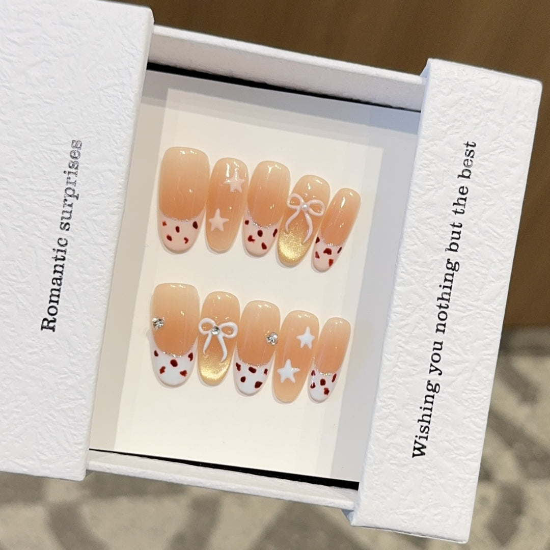 Artificial nails with decadent design and romantic accents Stornfield