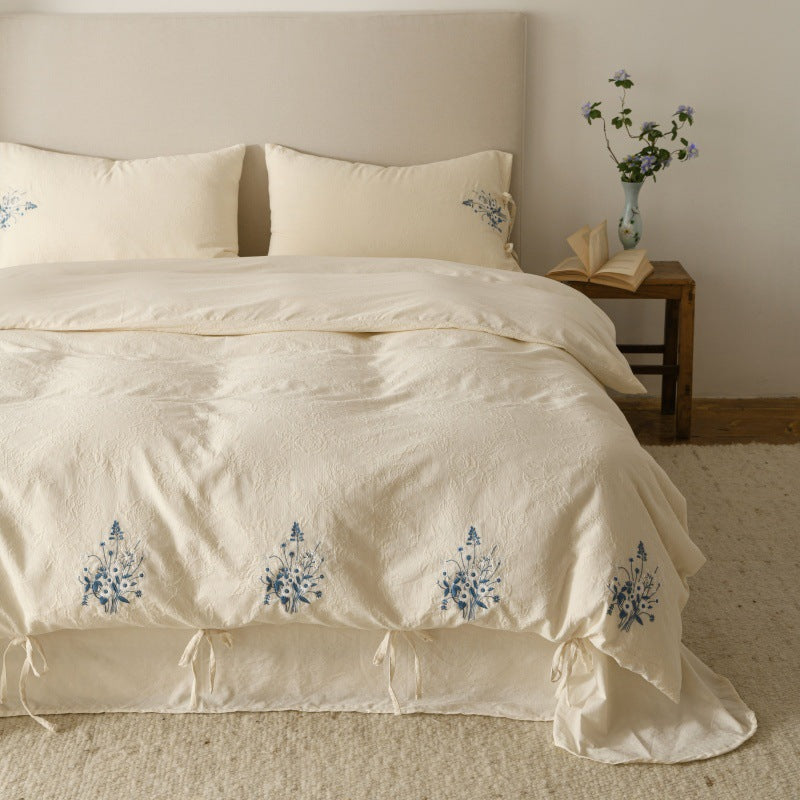 High-quality linen duvet cover set with embroidery and ribbon closure
