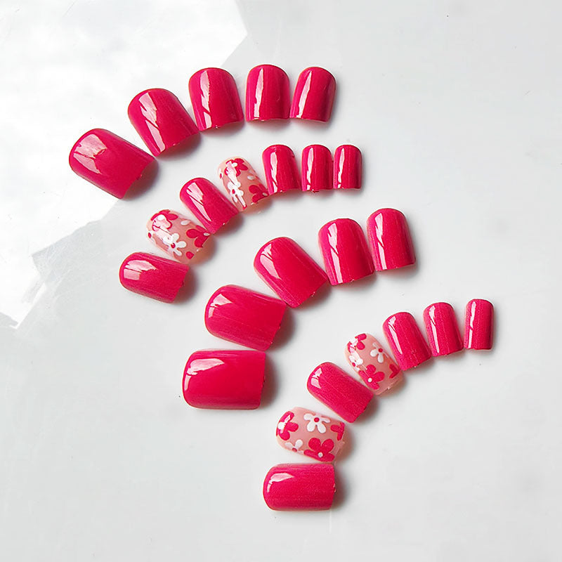 Artificial nails in playful flower pattern Stornfield