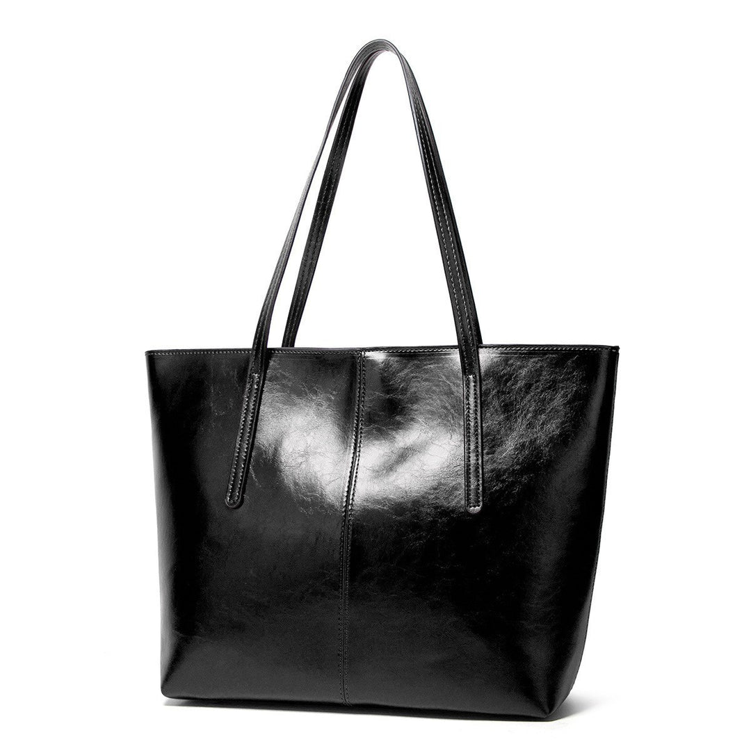 Elegant Handbag Made of High-Quality Leather Stornfield