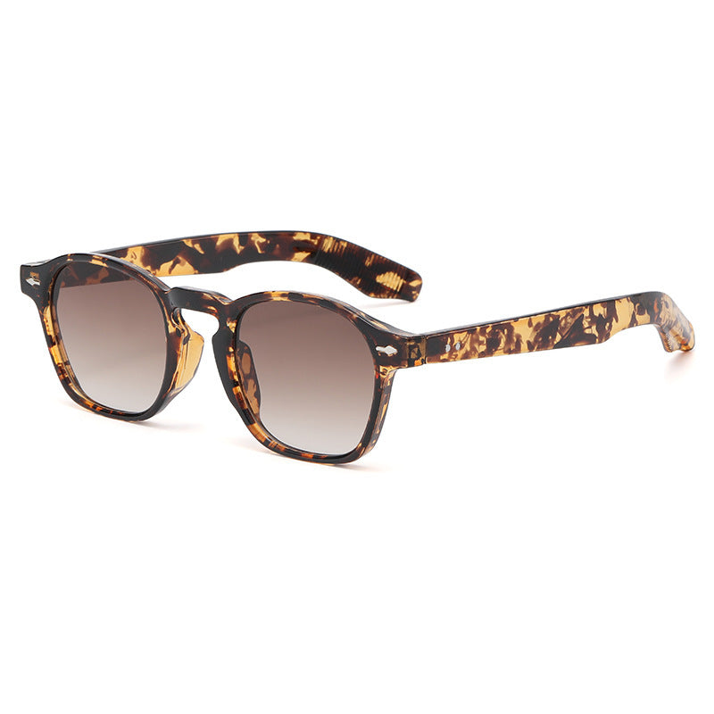 Women rebellious retro-inspired sunglasses Stornfield