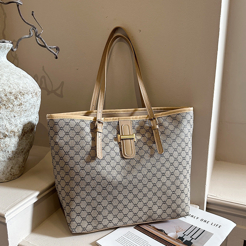 Elegant Leopard Print Tote Bag