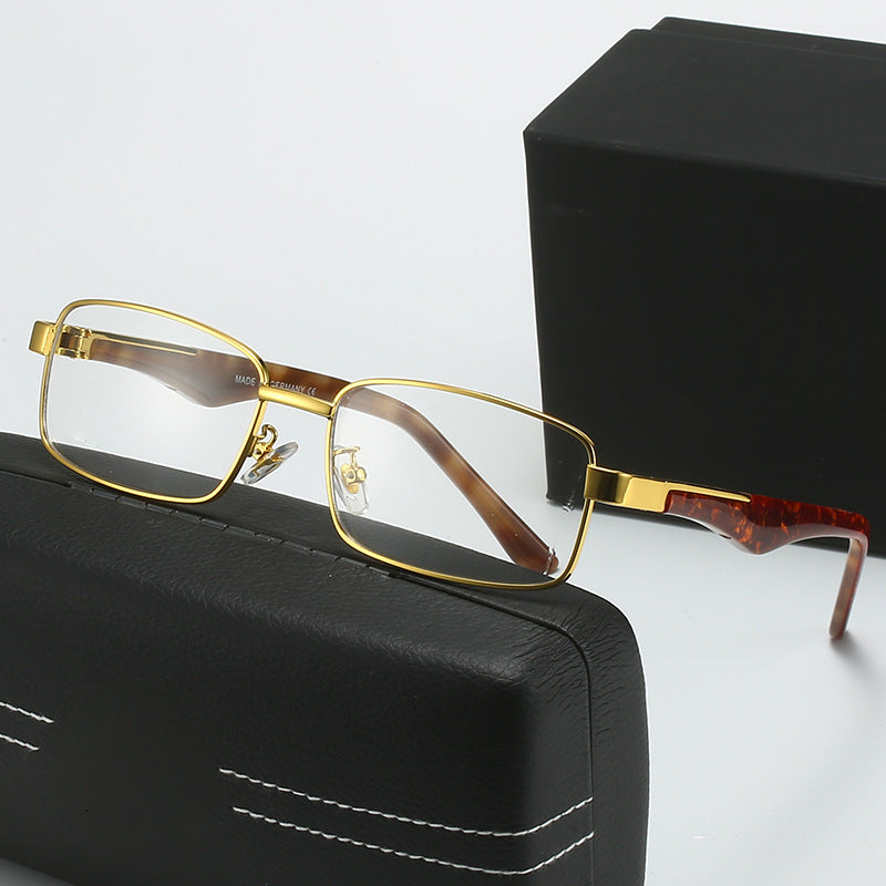 Women's corrective glasses with elegant gold-colored frame and stylish design Stornfield