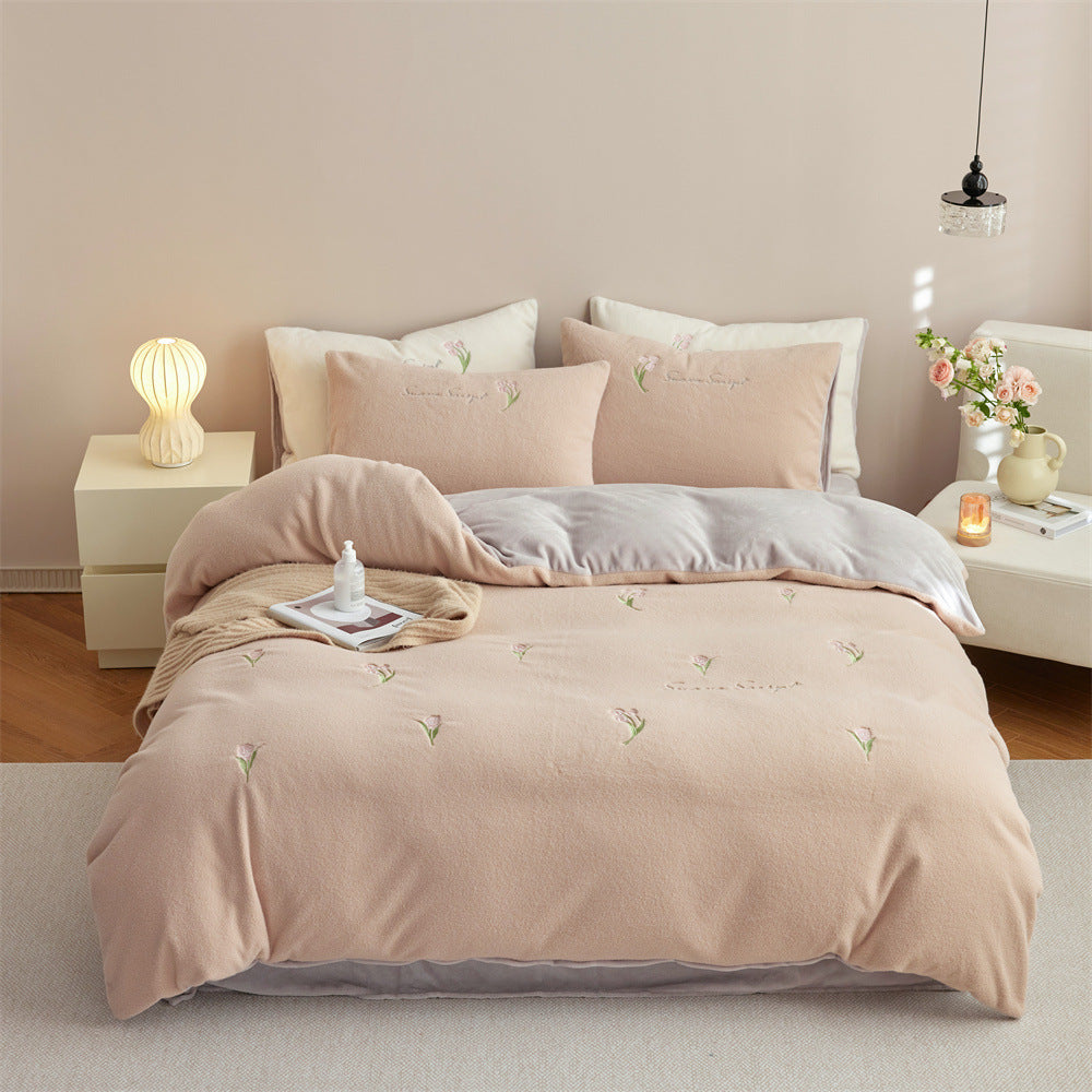 Bedding set made of soft microfleece with embroidered tulips and reversible function