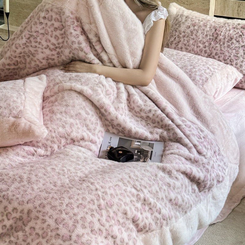 Plush bedding set with leopard faux fur and reversible function